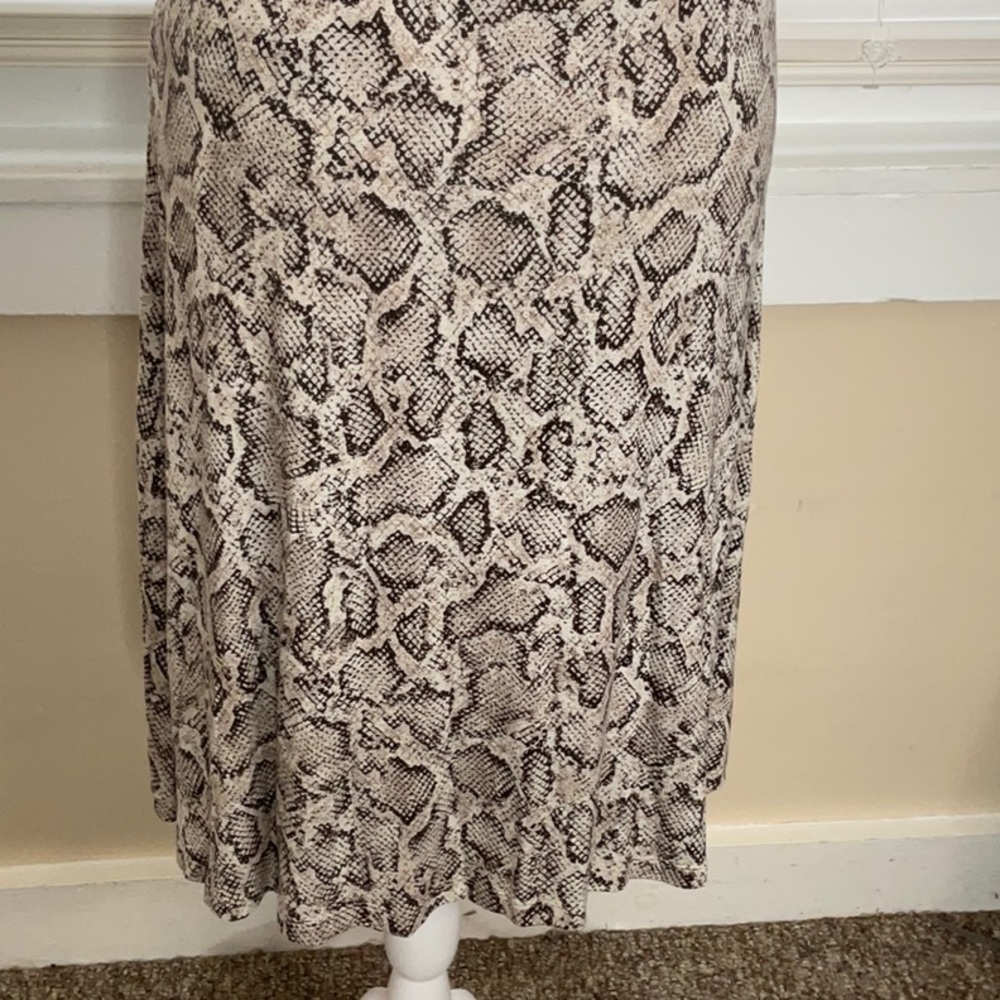 Velvet Chic Sleeveless Snake Print Midi Dress - Picture 9 of 12